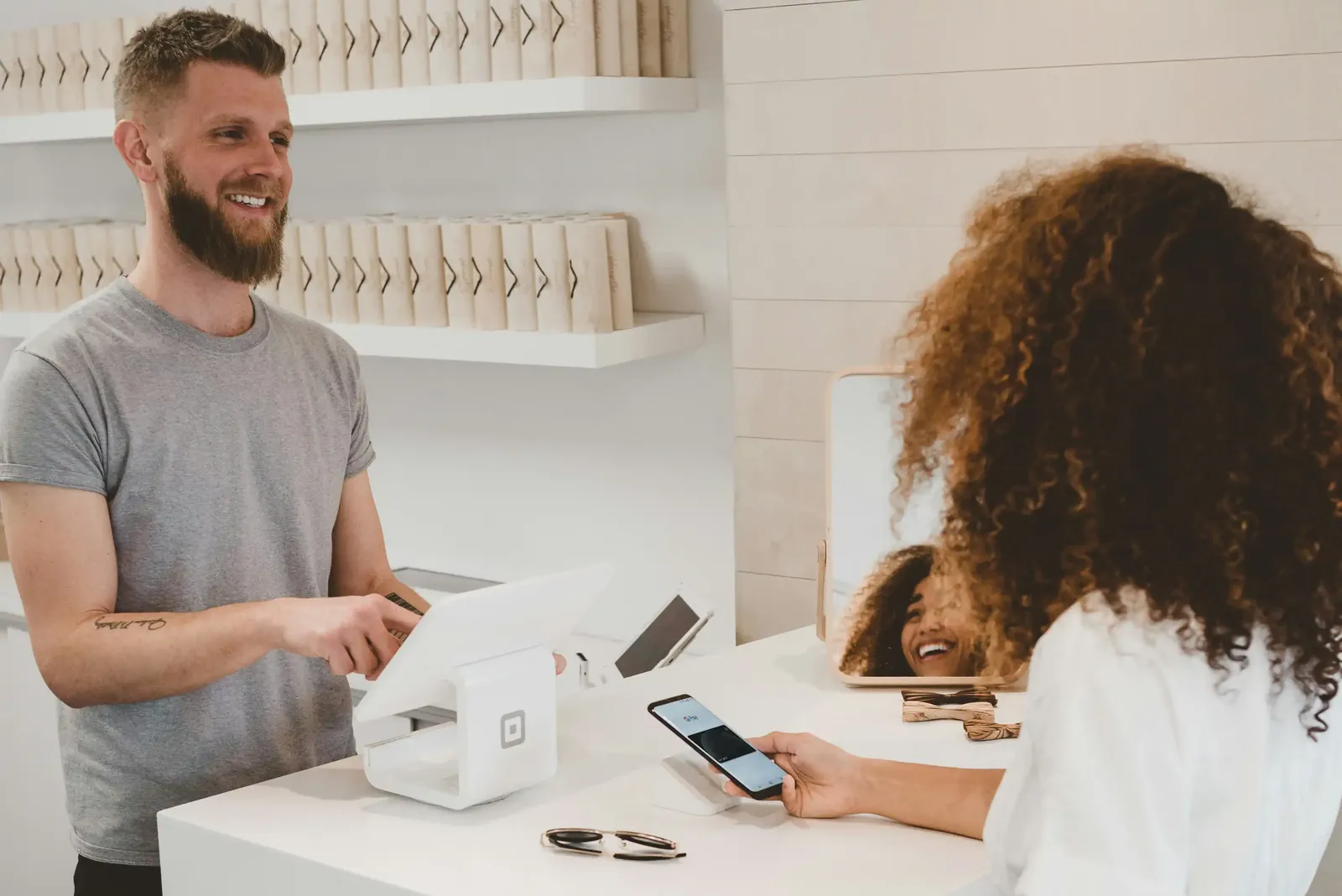 Retail - Modern retail technology and customer experience